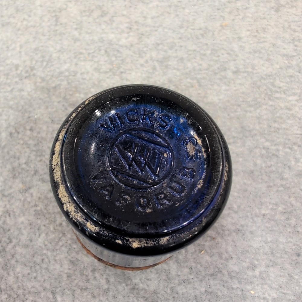 Vintage Vicks VapoRub Cobalt Blue Glass Jar with Rusty Metal Lid - Picture 2 of 4